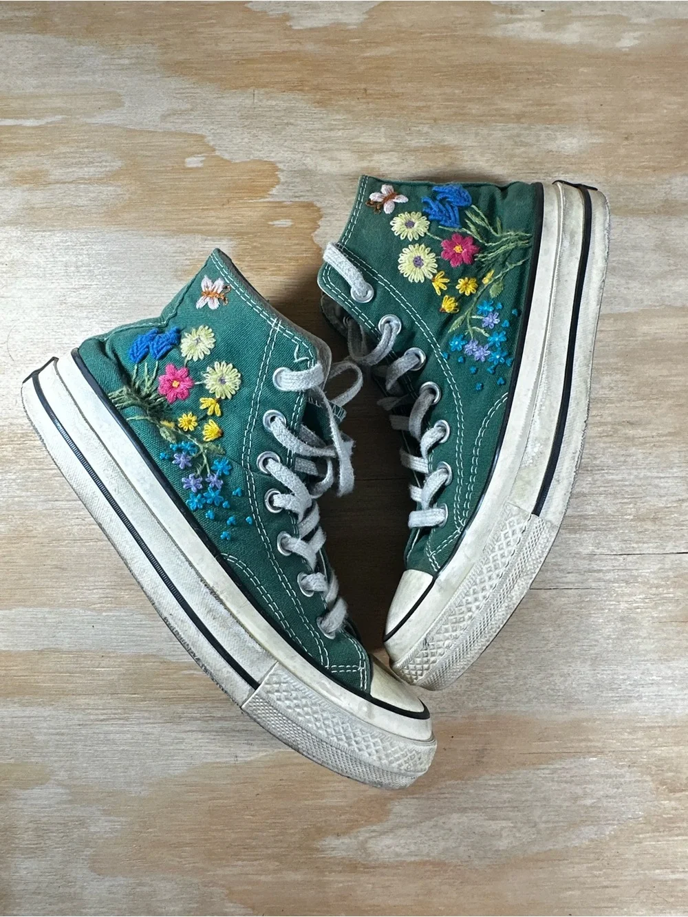 Converse Green High-Top Sneakers with Floral Embroidery Women’s Size 7.5 - Picture 3 of 8